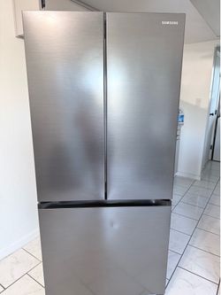Samsung French Door Refrigerator – Like New –