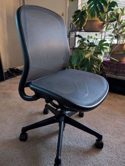 Armless Mesh Office Chair - Knoll