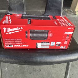 M12 12-Volt Lithium-Ion Cordless Bluetooth Jobsite Speaker with PACKOUT Compatibility