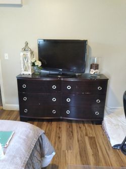 Dresser & 1 Matching Night table 