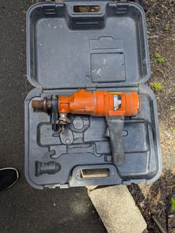 Wet concrete drill
