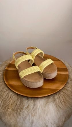 Girl sandals size 2