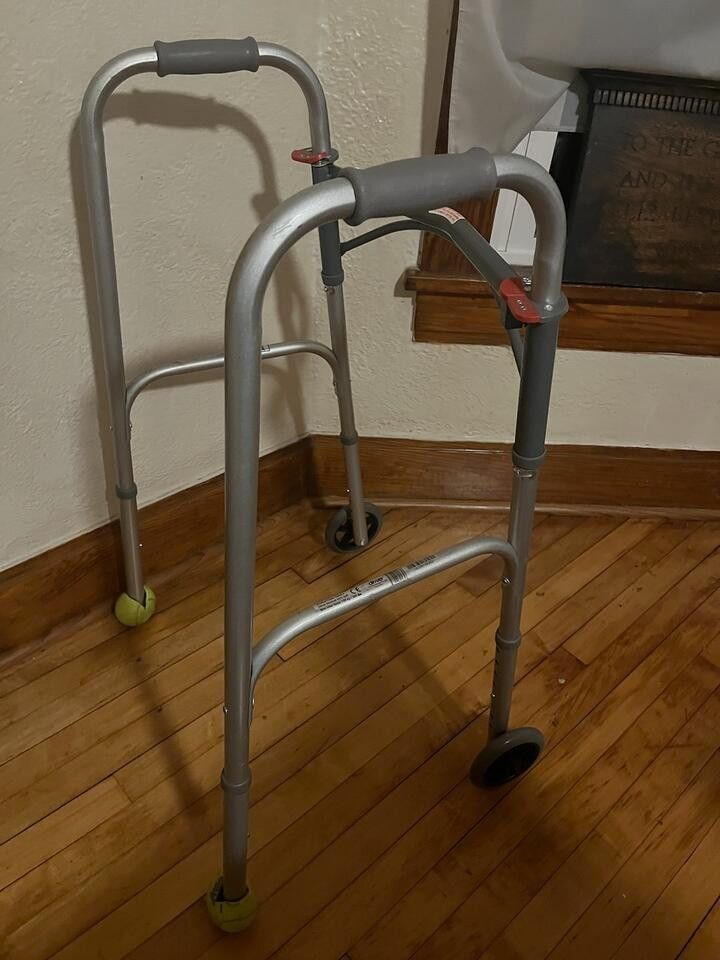 Deluxe Folding Walker