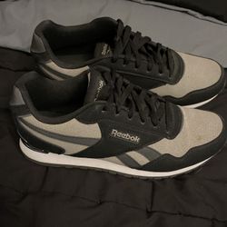 Classic Reebok Size 9 Men Shoes Sneakers - Good Condition. 