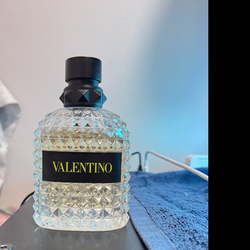 Valentino pineapple smell