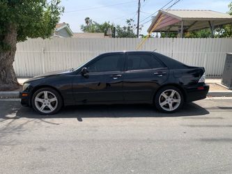Lexus 2001 Black 4-Door