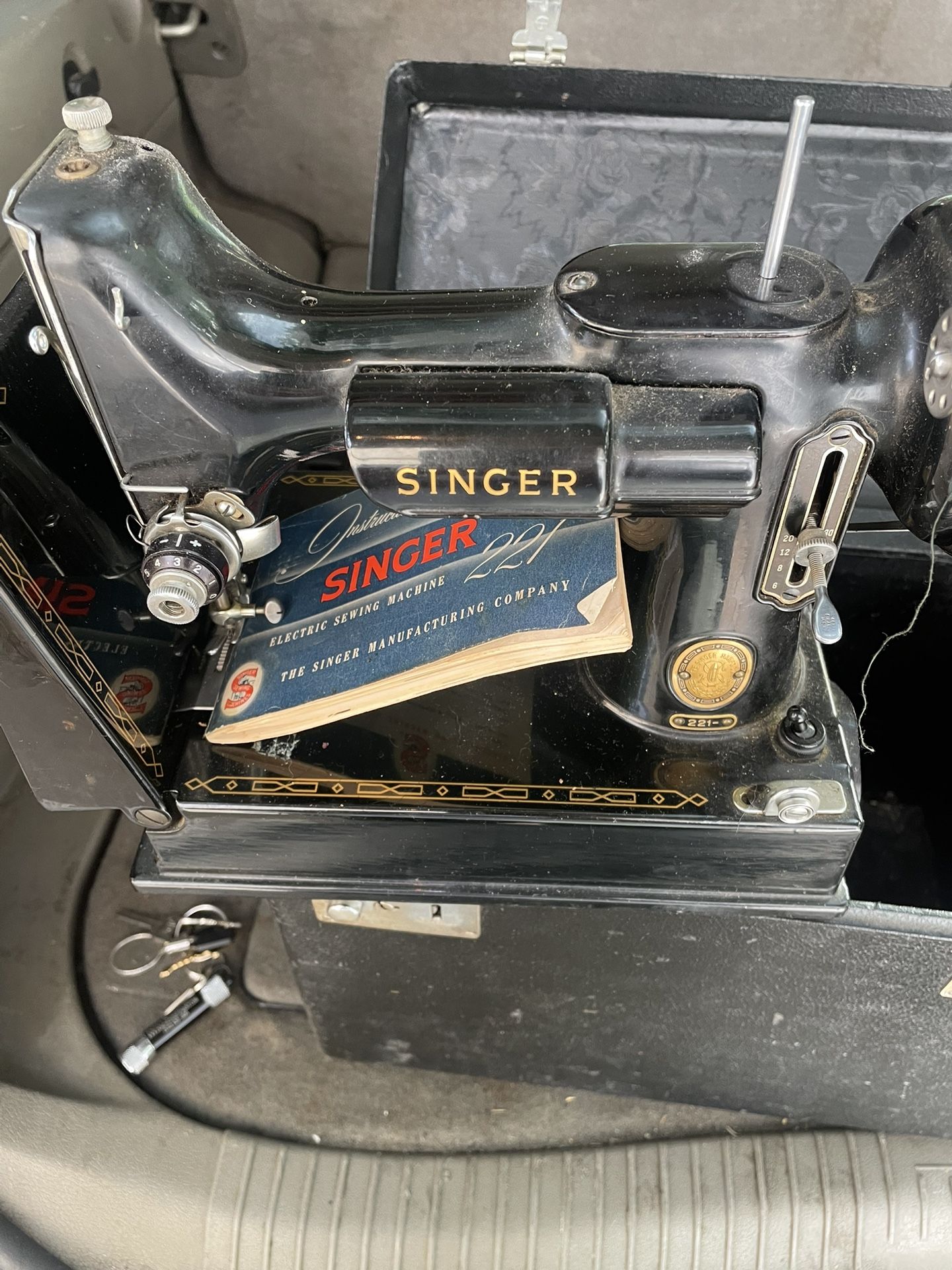 Singer 221 Sewing 