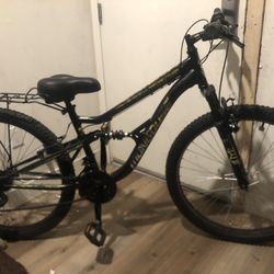 Mongoose Men s Standoff 26 Mountain Bike Black for Sale in Los Angeles CA OfferUp
