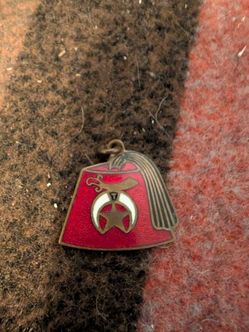 Vintage Shriners Enameled Fez Charm