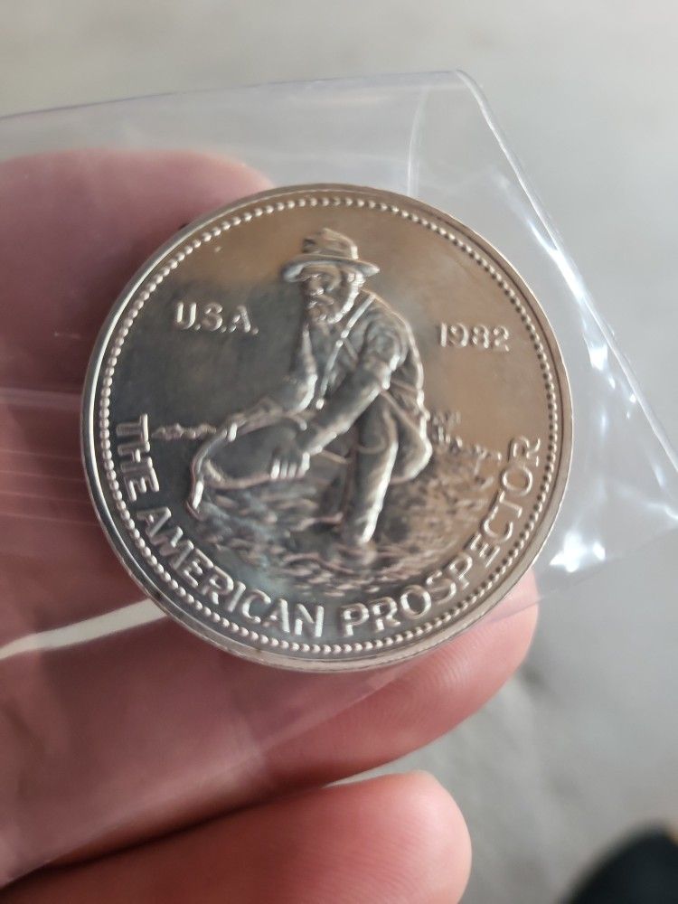 1982 1 Troy Oz. .999 Silver Engelhard American Prospector Silver Round