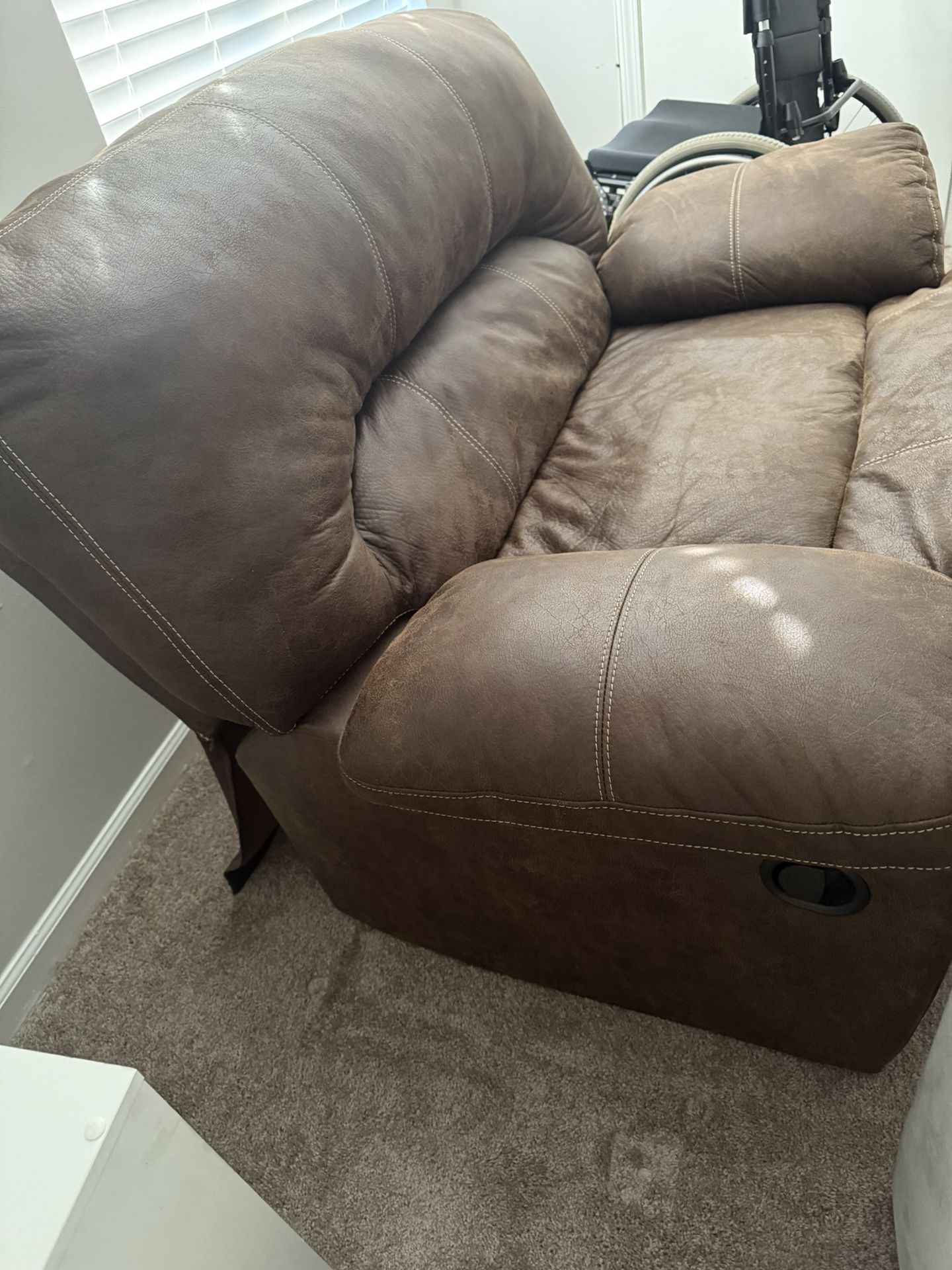 Soft Comfy Recliner Sofa.
