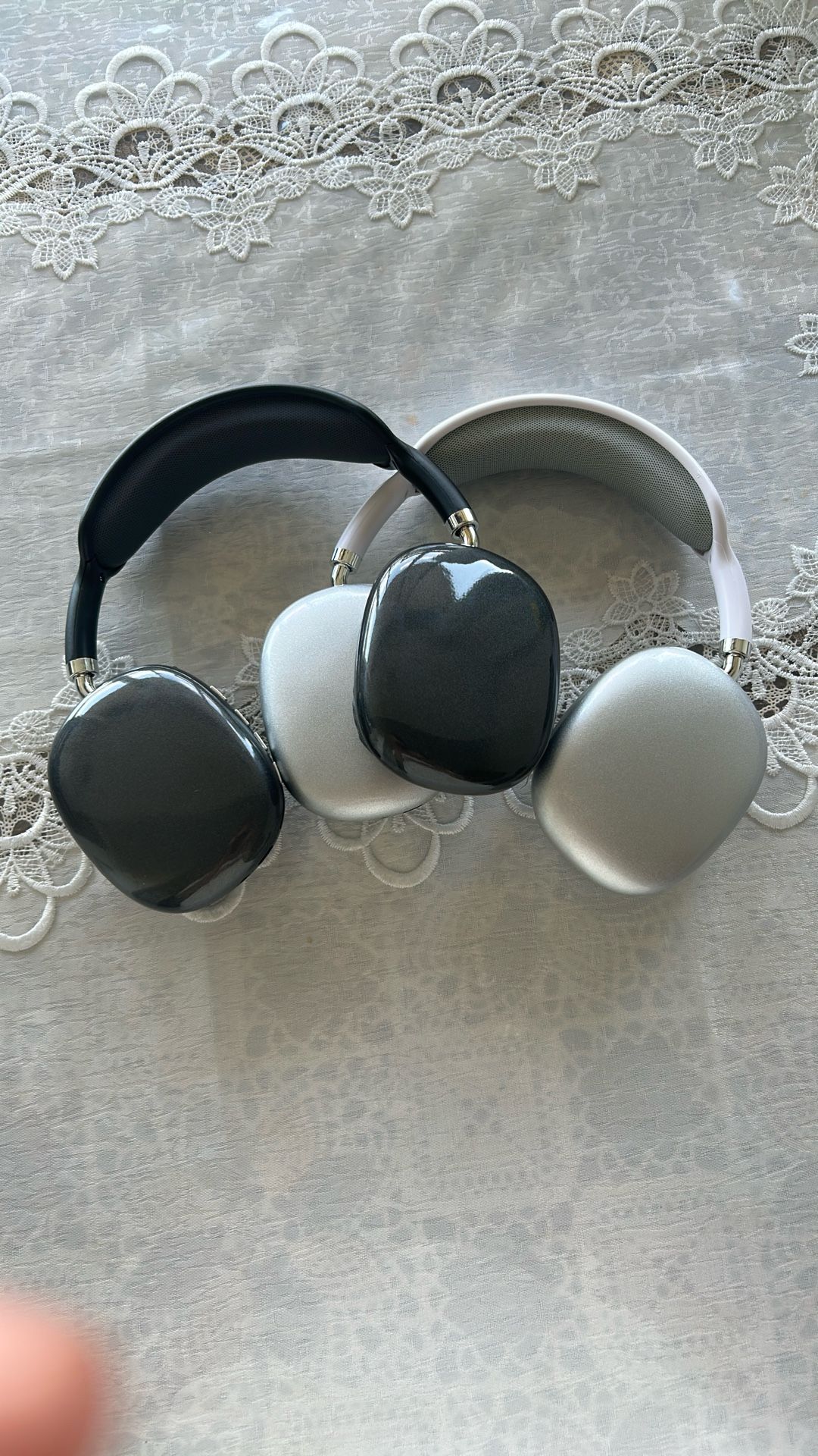 *BOTH* AirPod Maxes