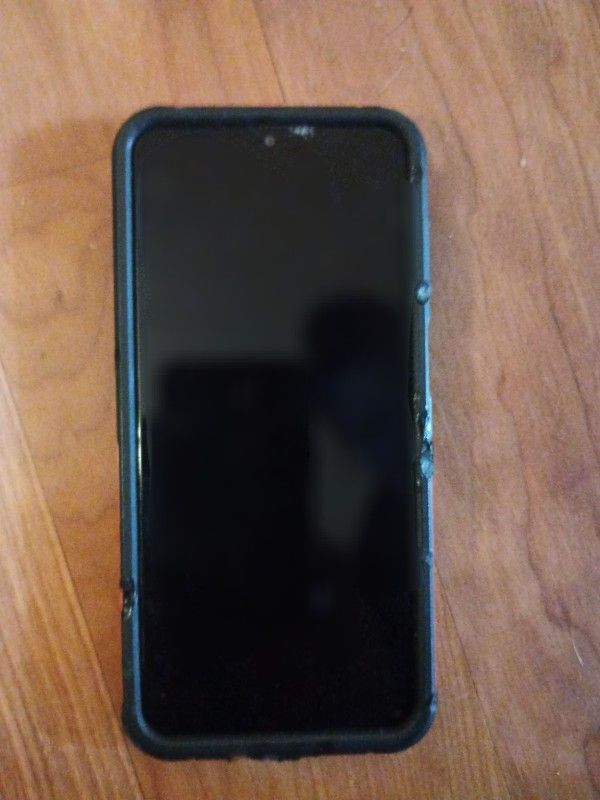 Unlocked Samsung Galaxy 23 ( 3  months service Free)