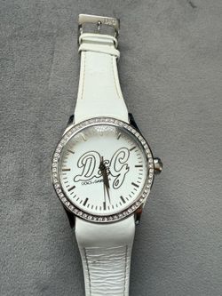 dolce and gabbana women watch with brand new battery. (MUST SELL TODAY)