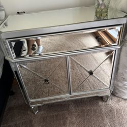 2 Mirror, Nightstands