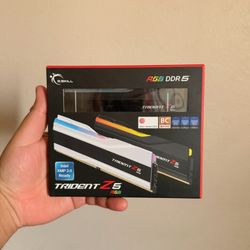 NEW SEALED G.SKILL Trident Z5 RGB 64GB DDR5-6400 CL32 Gaming RAM (2x32GB)