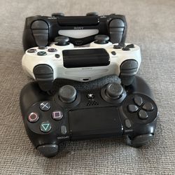 PS4 controllers