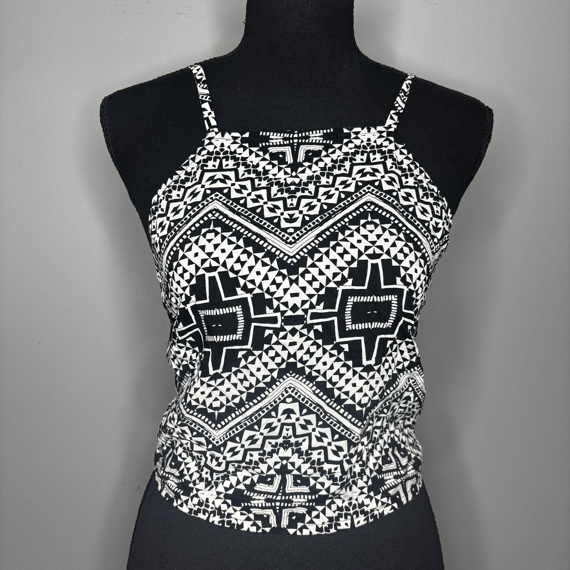 Express Tie Back Cropped Halter Tank Top Blouse Geo Chevron Black White Size M