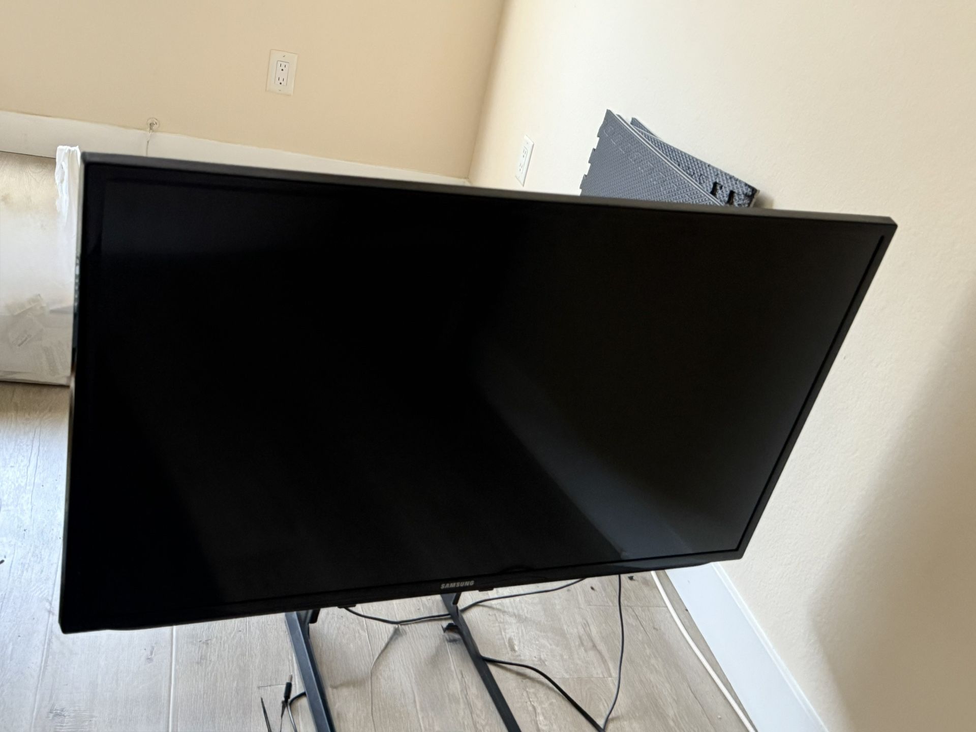 Samsung TV With Soundbar