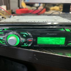 Pioneer Car Stereo / Radio / CD / Bluetooth 
