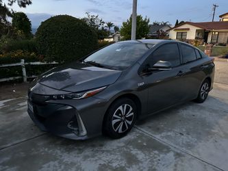 Car good condition.                Carro en buenas condiciones