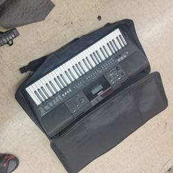 Yamaha
E 463 keyboard