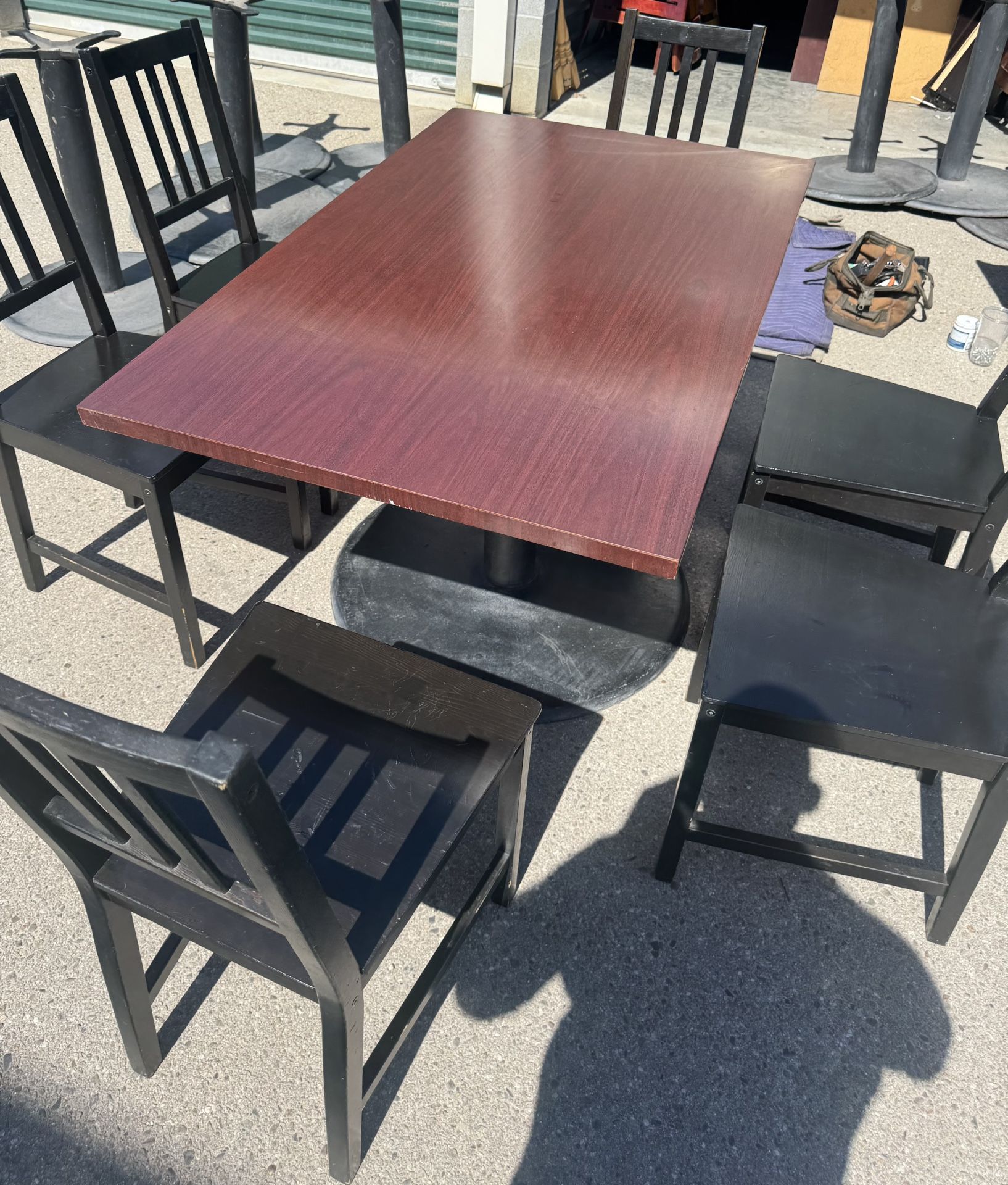 Table And 6 Chairs Good / Mesa Y 6 Sillas $145