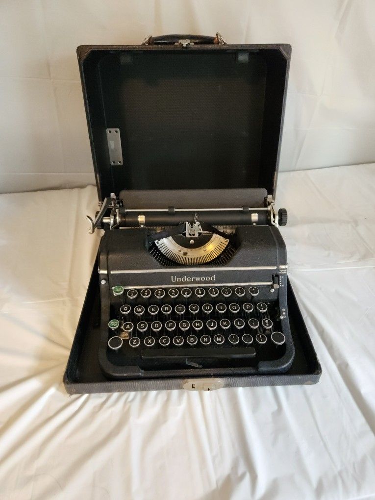 Vintage Underwood Typewriter