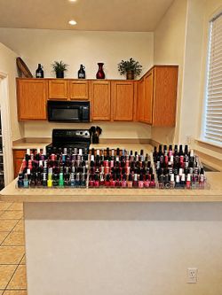Nail polish with racks
