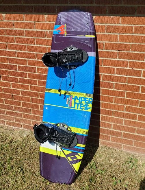 Hyperlite Forefront Wakeboard 144cm with Remix Bindings size 10-14 Like new