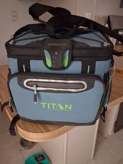 Titan Ice box with food seperater
