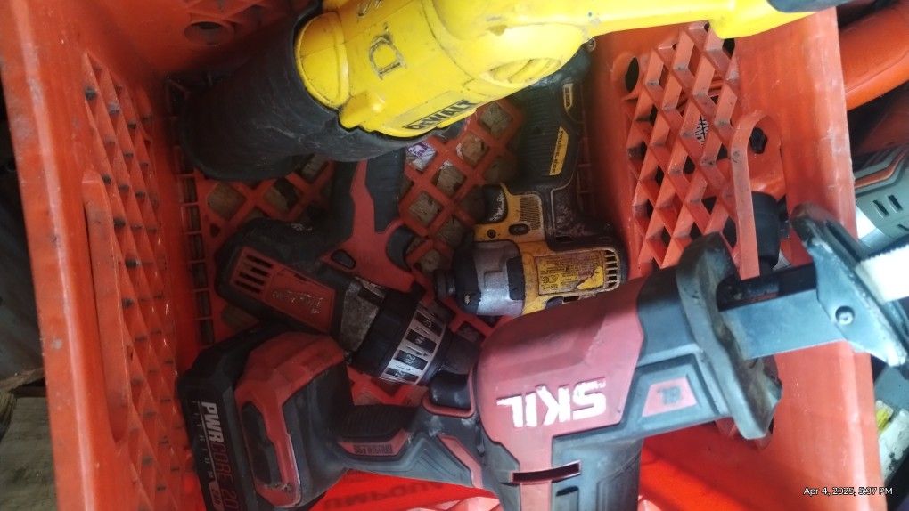 Random Cordless Powa Tools Skill , Milwaukee, DeWalt, Craftsman Black & Decker Rigid Skill S Blue Ridge About 20 Or 30 Boxes Of 600 Instant Film High
