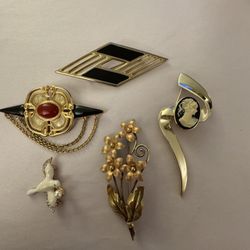 Vintage mixed lot 5 pin/brooches Monet and unbranded -flower, bird, cameo, etc