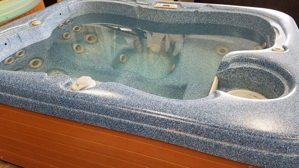 Pre-owned Maax model 351 hot tub