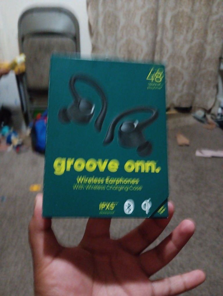 Groove Onn Wireless Earphones With Wireless Charging Case