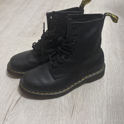 Dr Marten Black Women 7 Men 6