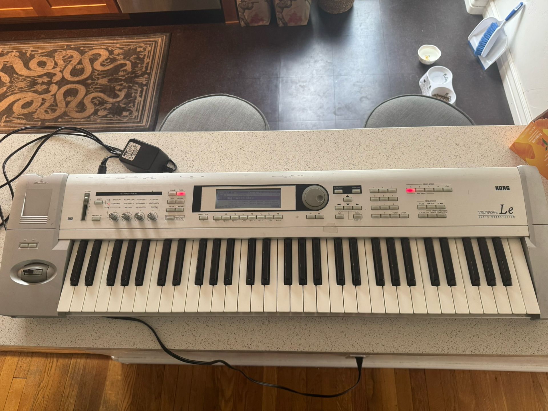 Korg Triton LE 61 Keyboard/ Music Workstation