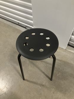 IKEA MARIUS Stool – Black 17 3/4”