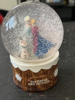 Disney Frozen 2 Anna, Elsa & Olaf Snowglobe Hot Topic Exclusive bb1 