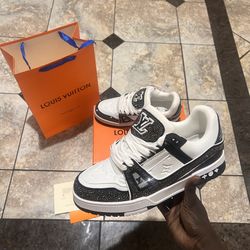 Lv Skates Size 10.5 