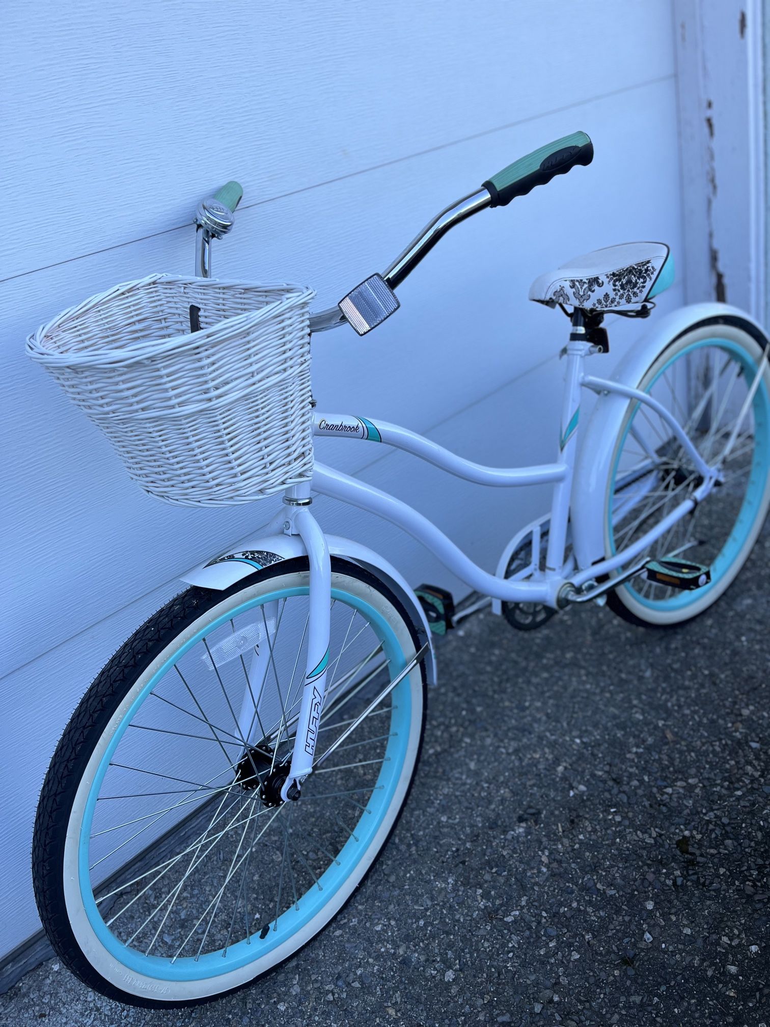 Huffy Cranbrook Women’s Cruiser Bicycle