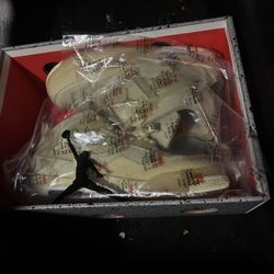 Off-white x Air Jordan 4 