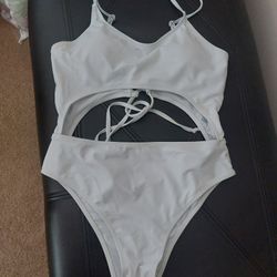 New Beautiful Bathing Suit Size M. See Photos.  Cash Pickup Only