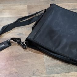 Case It Zip Up 2in Binder With Adjustable Crossbody Strap 