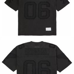 SUPREME X MAISON MARGIELA COTTON FOOTBALL JERSEY BLACK  MEDIUM IN HAND