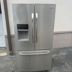 Frigidaire Refrigerator Good Condition Everything Works Fine 
