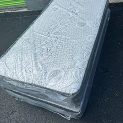 NEW TWIN SIZE MATTRESS AND BOX SPRING-2pcs 
