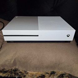 Xbox One With Controllers And Games 