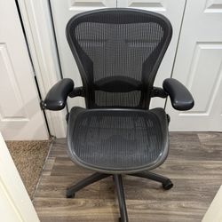 Herman Miller Aeron Office Chair ( SIZE B ) FULLY LOADED ) FIRM ON PRICE !!
