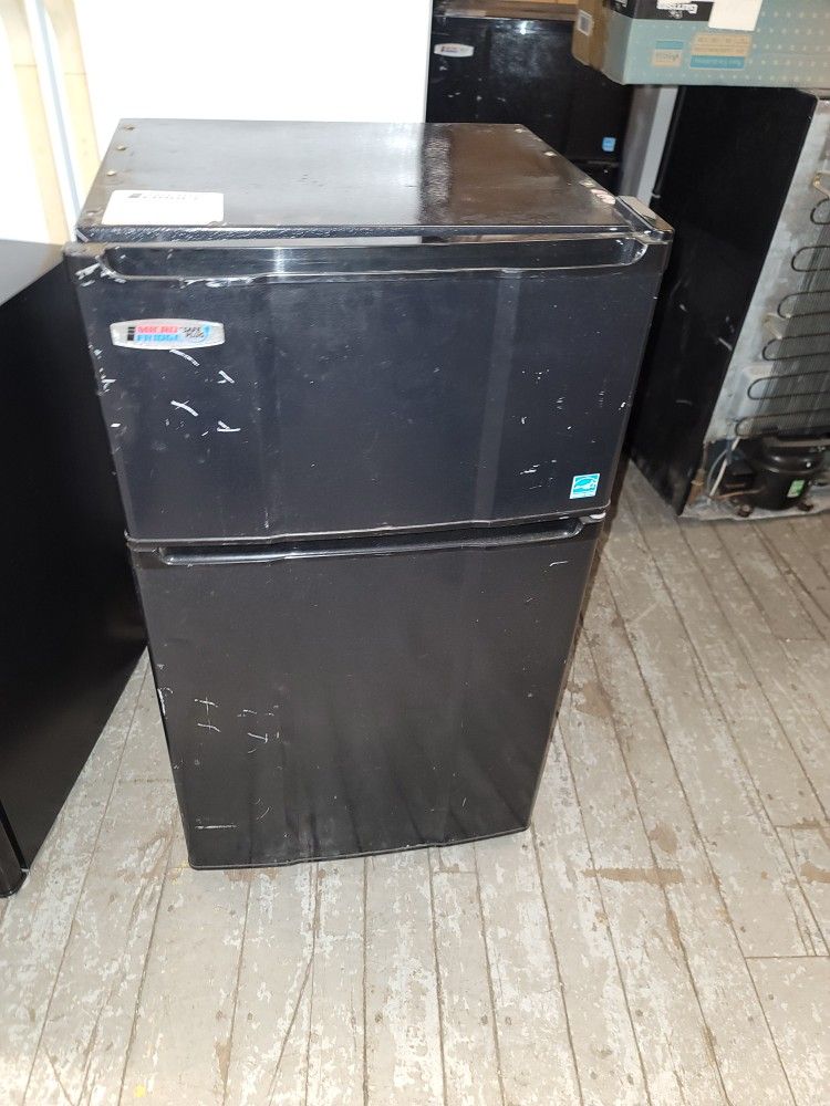 MicroFridge Mini Refrigerator With Two Doors Freezer And Fridge